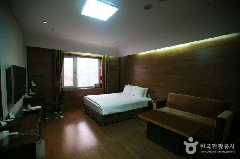 Landmark Hotel  (4/5)