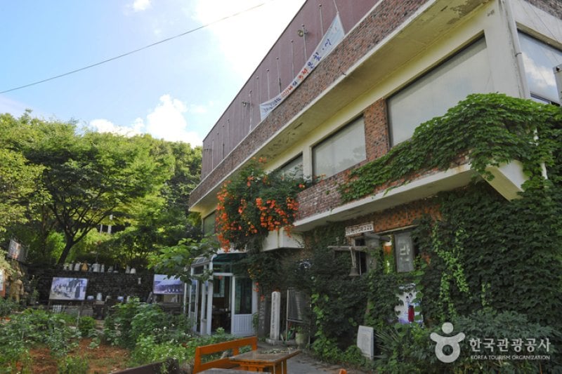 Deokpojin Museum of Education  (1/8)