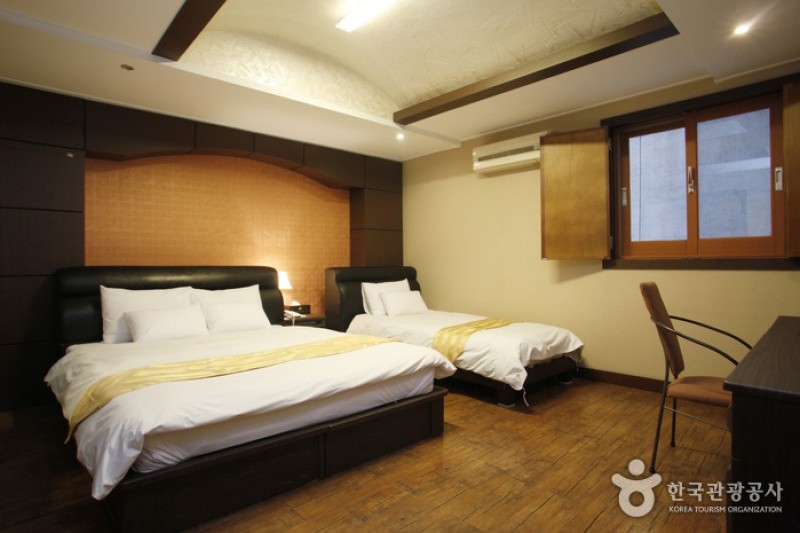 Hotel Korea  (7/17)