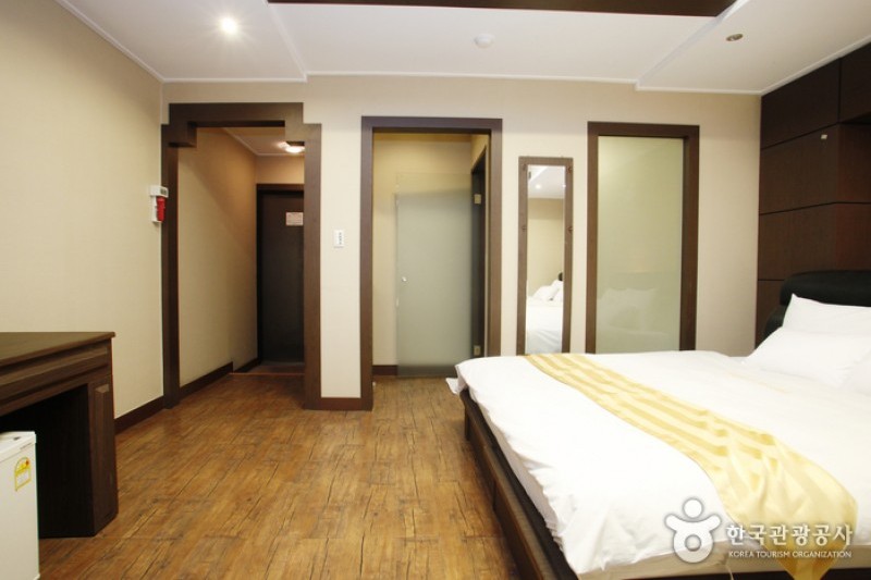 Hotel Korea  (9/17)