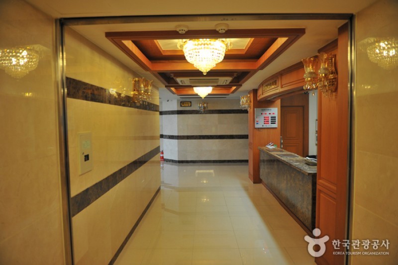 Hotel Korea  (12/17)