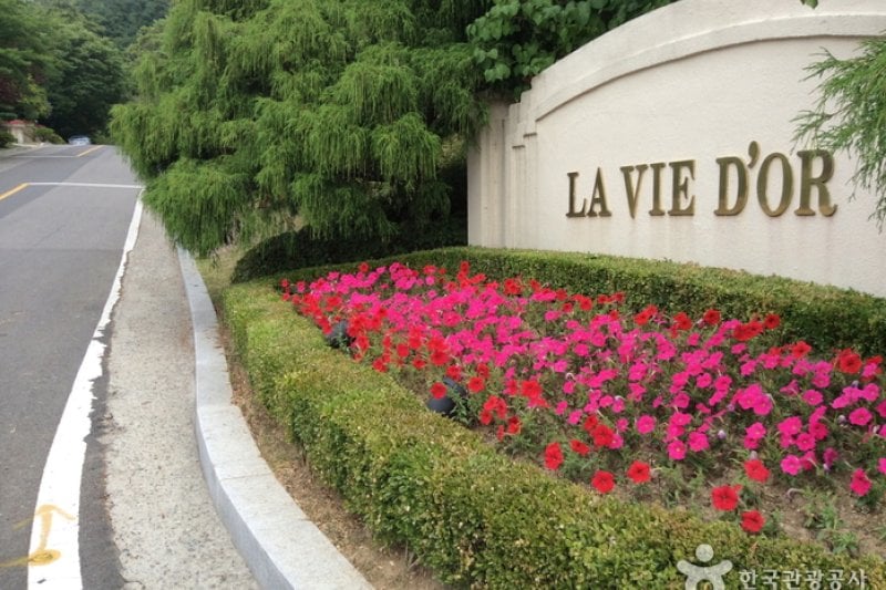 La Vie D'or Resort &amp; Country Club  (2/5)