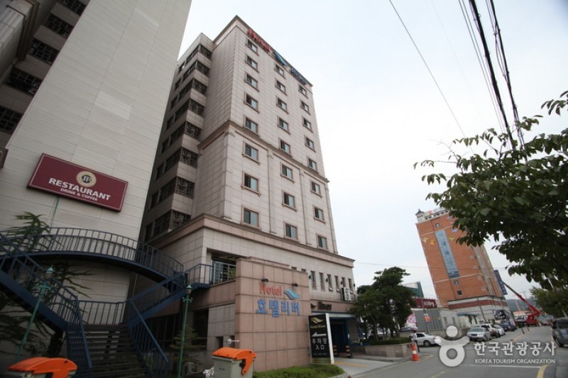 Hotel River - Goodstay  (8/17)