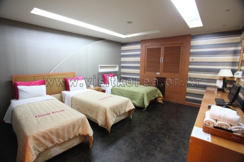 Hotel River - Goodstay  (10/17)