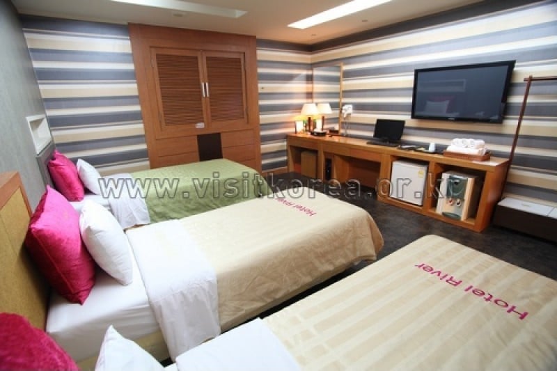 Hotel River - Goodstay  (12/17)