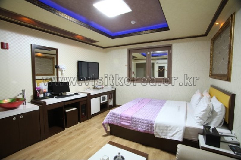 Theme Motel - Goodstay  (3/13)