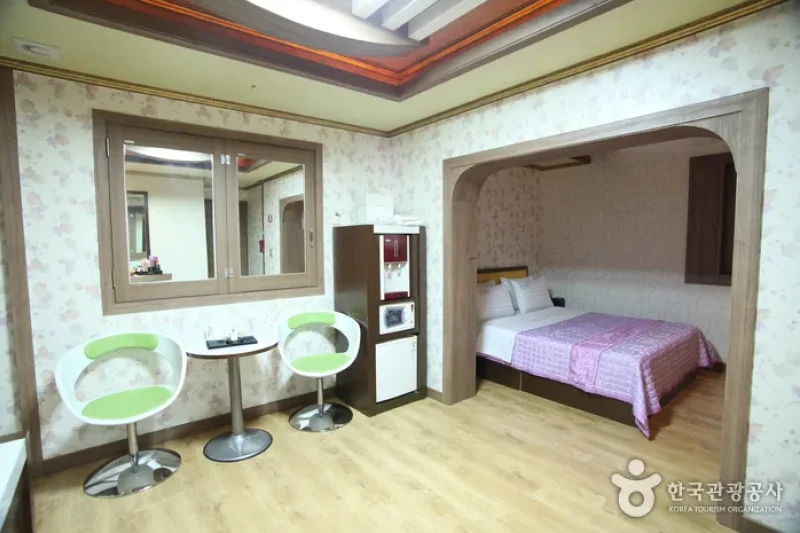 Theme Motel - Goodstay  (12/13)