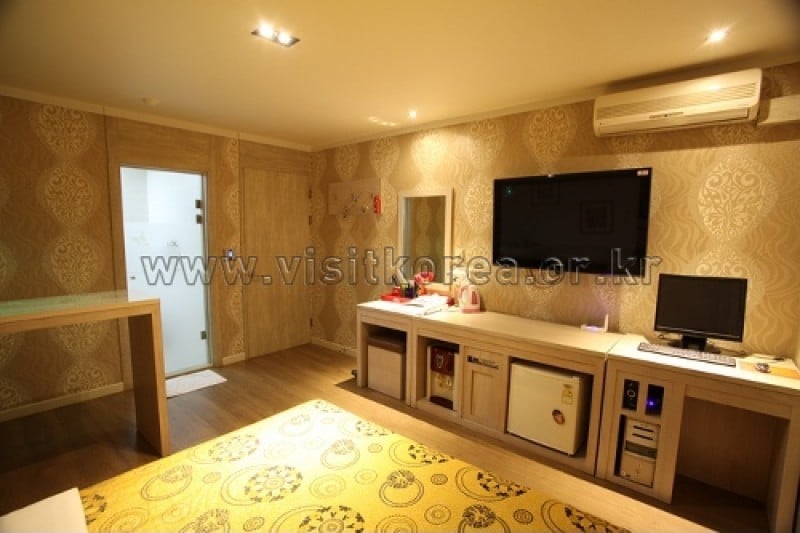 Naviya Hotel - Goodstay  (10/16)