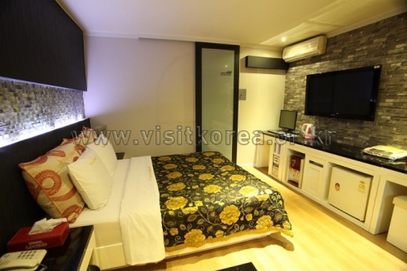Naviya Hotel - Goodstay  (12/16)