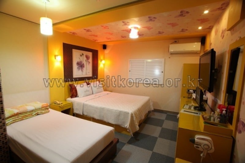 Cherbourg - Goodstay  (3/14)