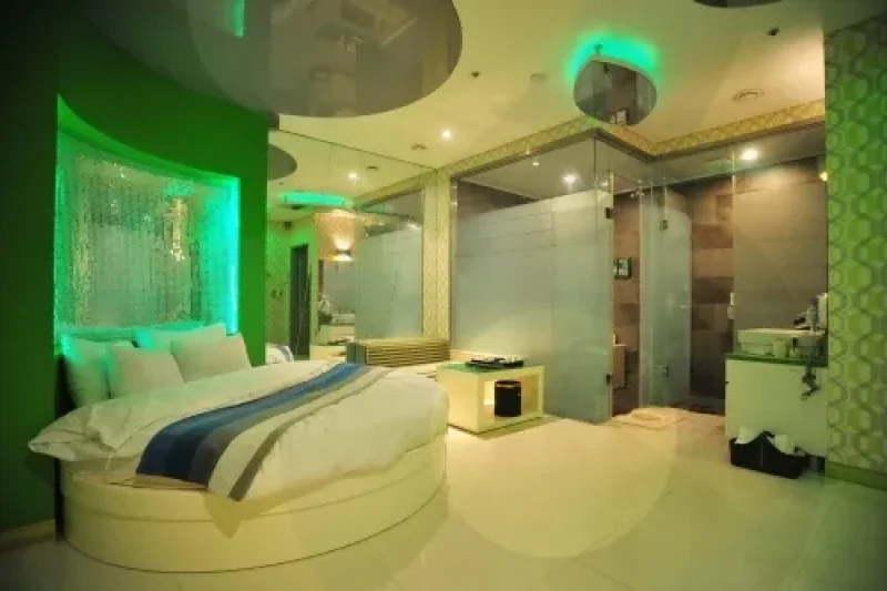 Iz Hotel - Goodstay  (11/19)