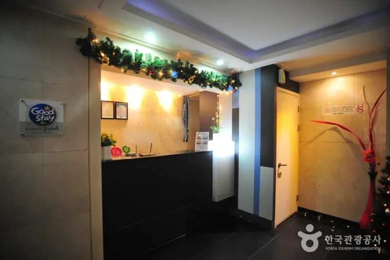 Hotel Cyber - Goodstay  (4/5)