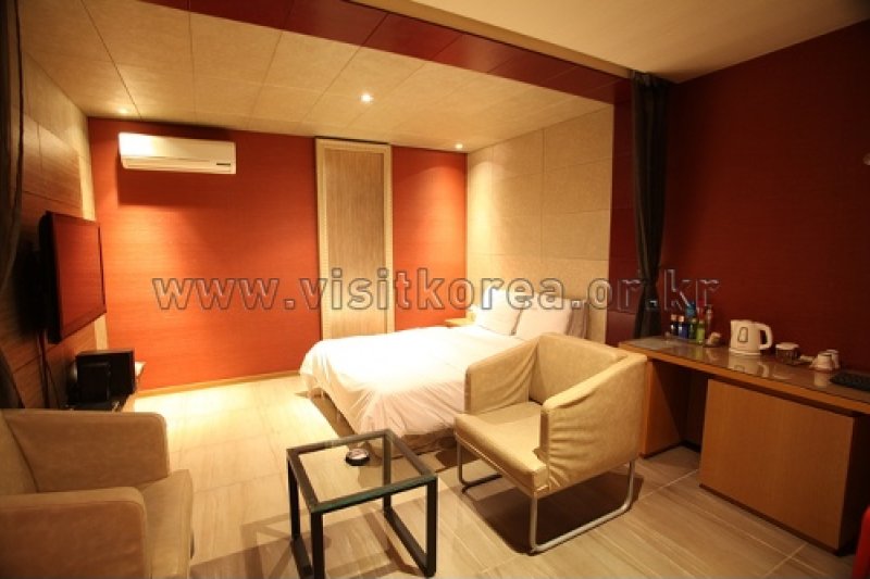 Lausanne Hotel - Goodstay  (2/10)