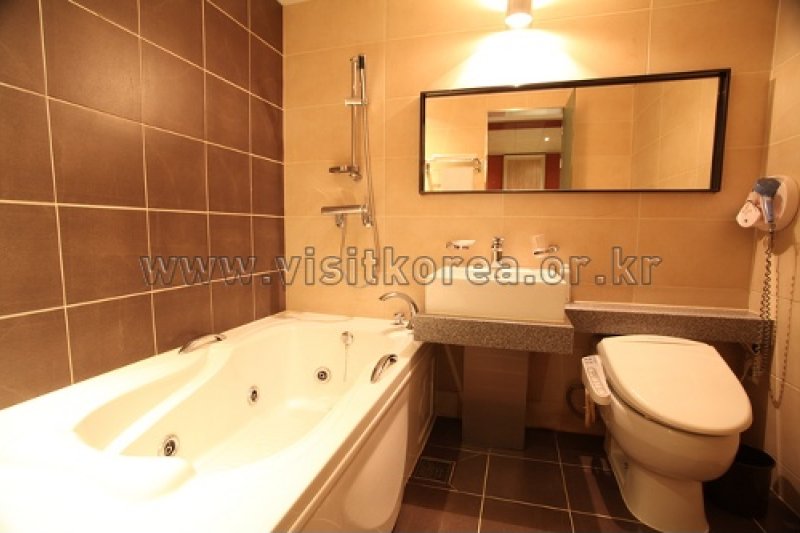 Lausanne Hotel - Goodstay  (5/10)