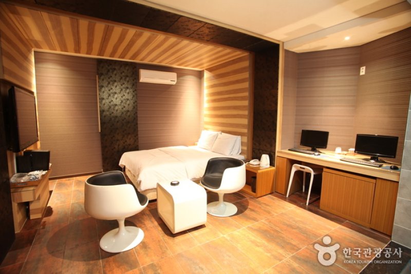 Lausanne Hotel - Goodstay  (8/10)