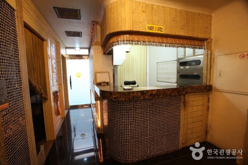 Moon Motel - Goodstay  (1/18)