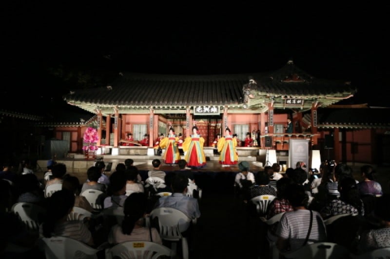 Moonlight Tour at Suwon Hwaseong  (2/8)
