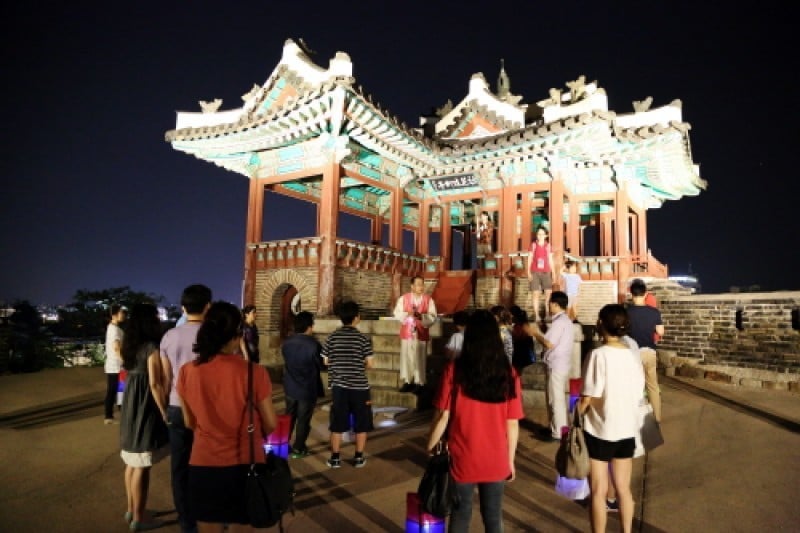 Moonlight Tour at Suwon Hwaseong  (6/8)