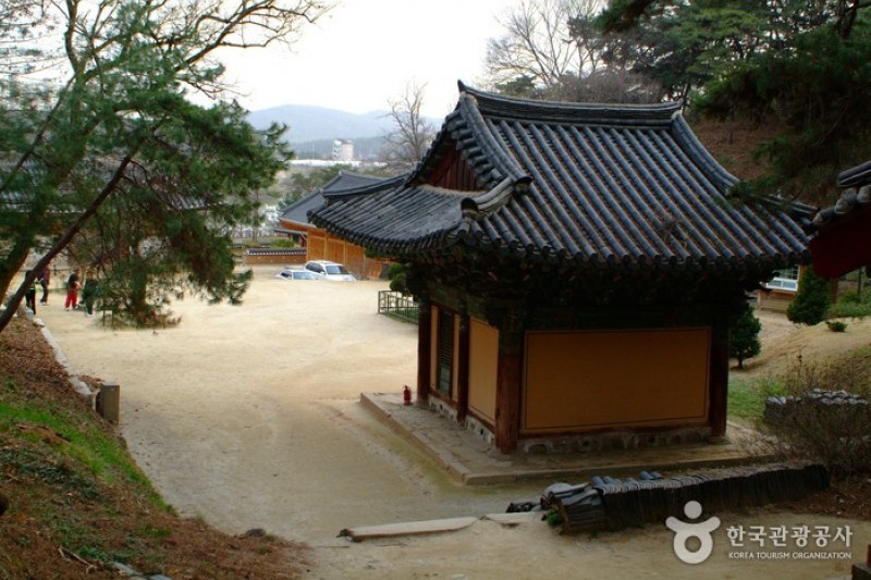 Silleuk Temple Resort  (4/5)