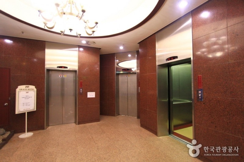 Grace Hotel  (2/4)