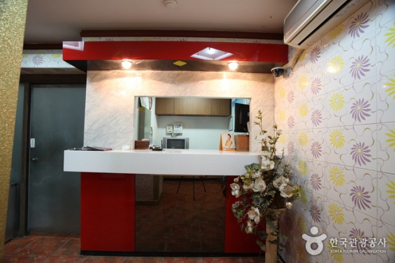 Q Hotel - Goodstay  (1/7)