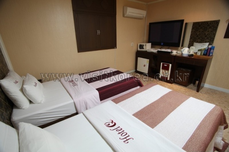 Q Hotel - Goodstay  (4/7)