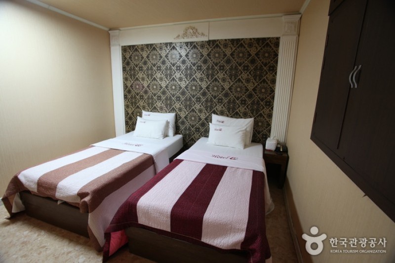 Q Hotel - Goodstay  (6/7)