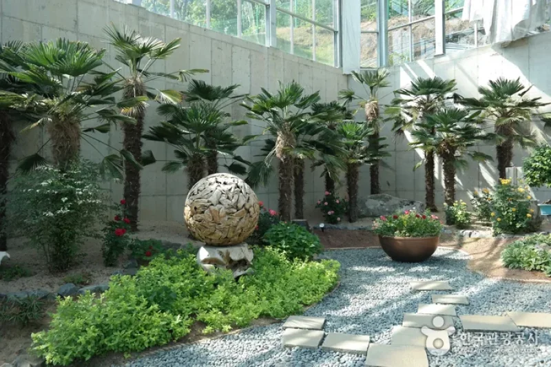 Soulone Botanical Garden  (3/29)