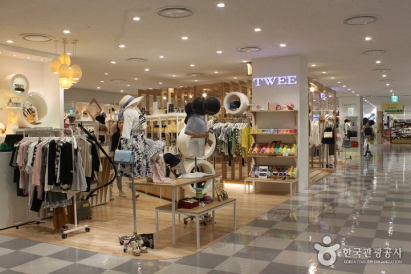 Lotte Premium Outlets - Gwangmyeong Branch  (1/9)