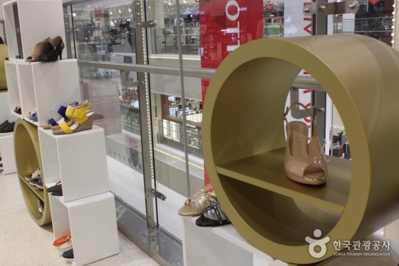 Lotte Premium Outlets - Gwangmyeong Branch  (3/9)