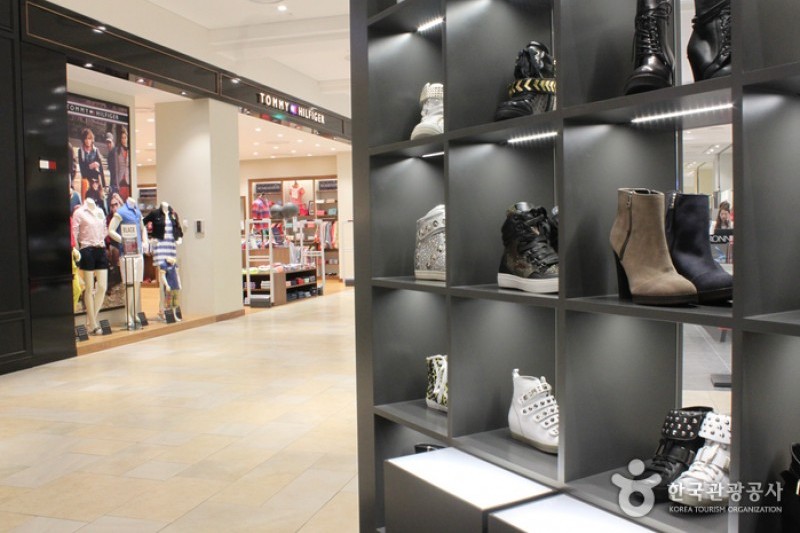 Lotte Premium Outlets - Gwangmyeong Branch  (6/9)