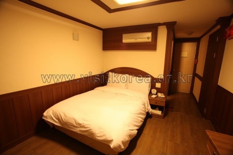 Central Hotel - Goodstay  (2/14)