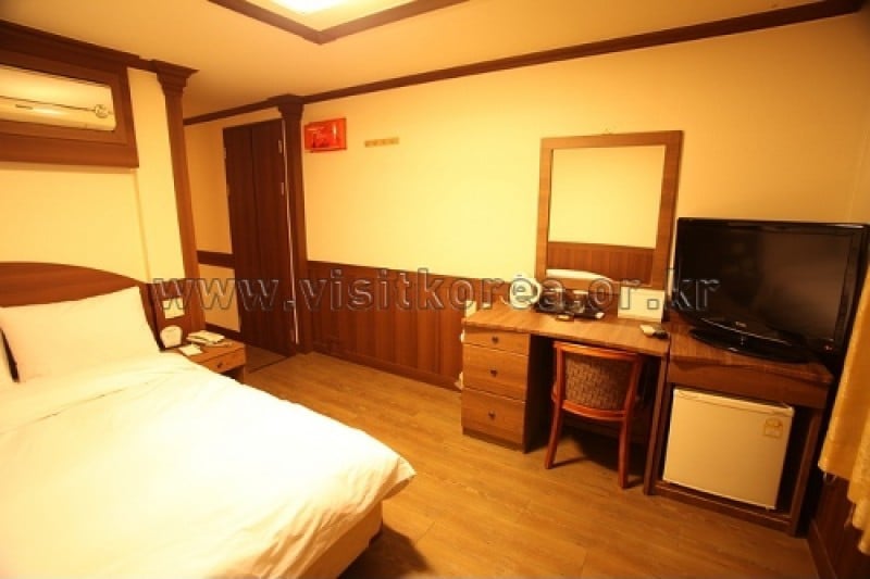 Central Hotel - Goodstay  (3/14)