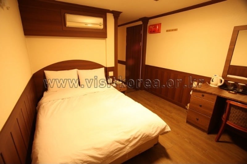 Central Hotel - Goodstay  (4/14)