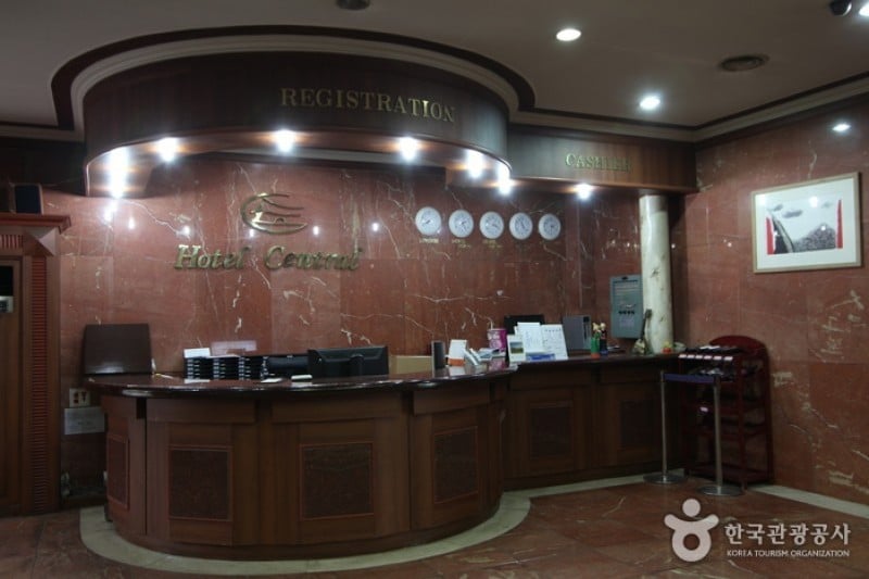 Central Hotel - Goodstay  (6/14)
