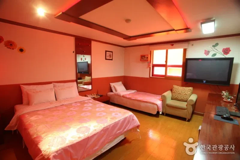 Q Motel - Goodstay  (3/8)