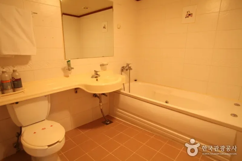 Q Motel - Goodstay  (6/8)