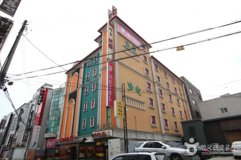 Q Motel - Goodstay  (7/8)