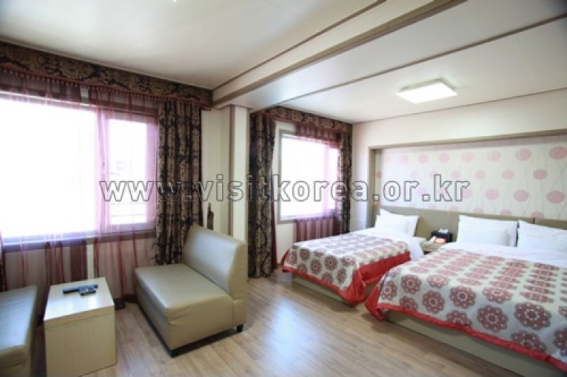 Iris Hotel - Goodstay  (7/22)