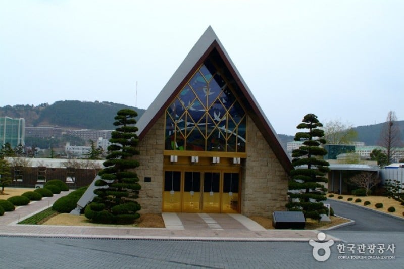 UN Memorial Cemetery in Korea  (1/8)