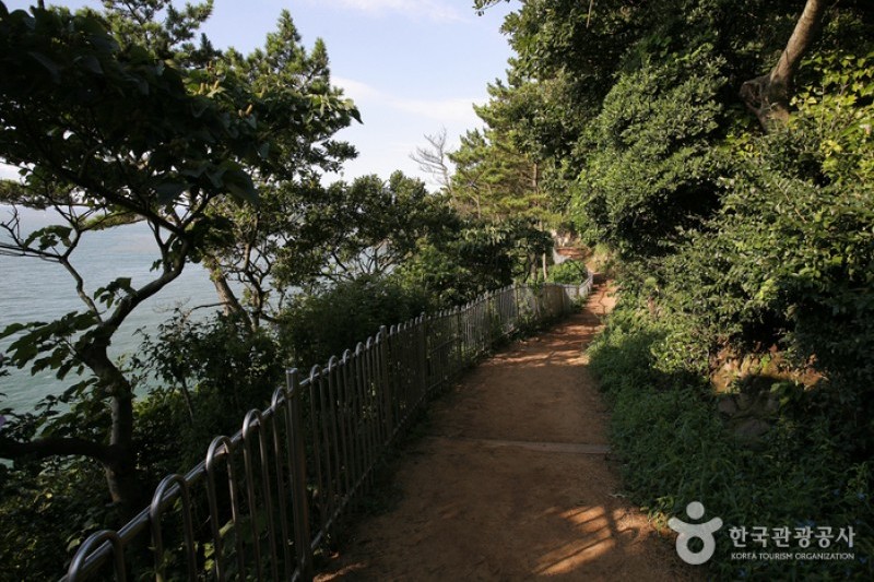 Amnam Park  (2/10)