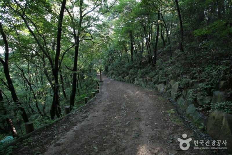 Amnam Park  (3/10)