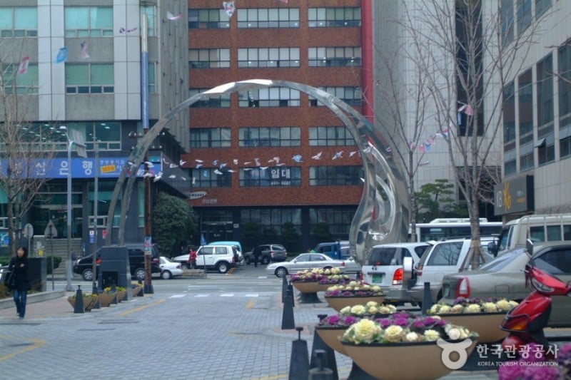 40-step Culture &amp; Tourism Theme Street  (2/10)