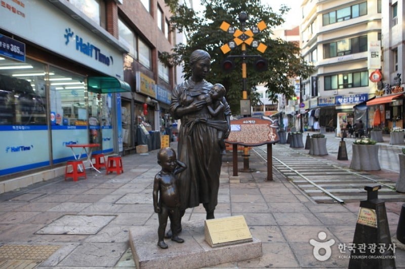 40-step Culture &amp; Tourism Theme Street  (6/10)