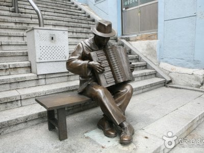 40-step Culture & Tourism Theme Street