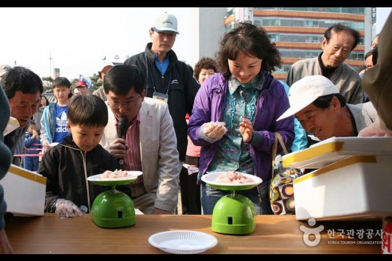 Gwangalli Eobang Festival  (5/25)