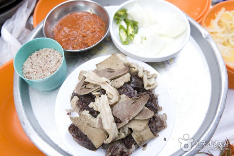 Gukje Market Food Street  (1/7)