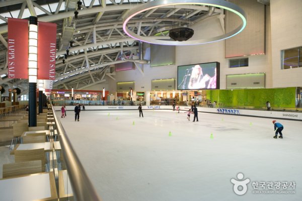 Shinsegae Department Store Ice Rink