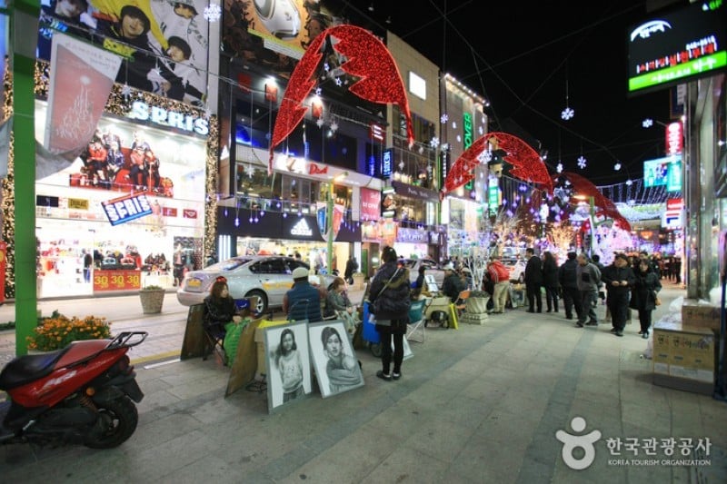 Busan Christmas Tree Festival  (10/19)