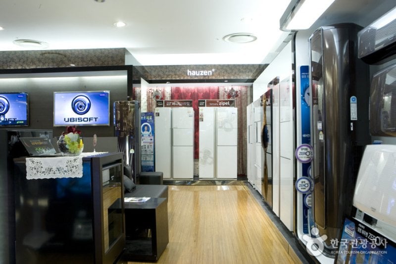 Samsung Electronics  (3/10)